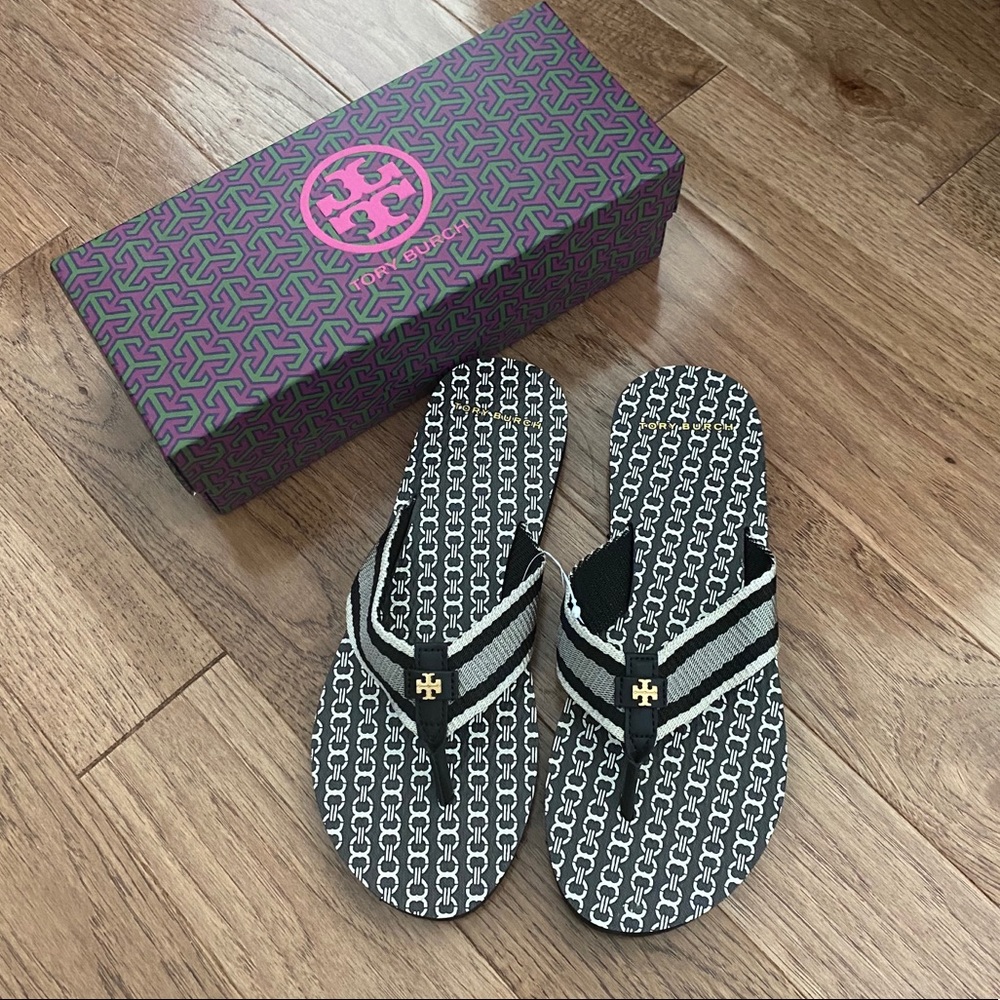 New NIB Tory Burch Gemini Link black Flip flops 8